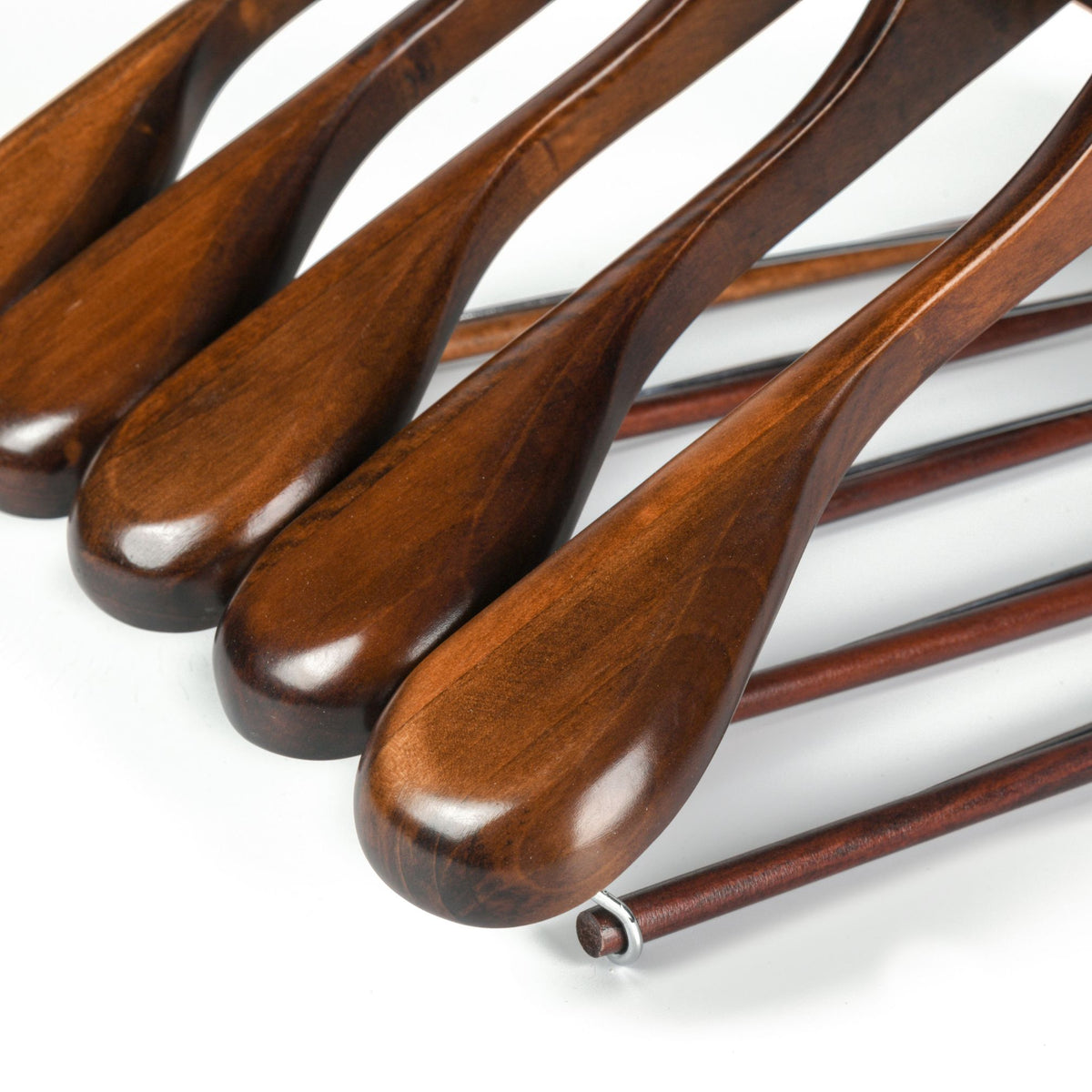 W5701 – Wide-Shoulder Curved Wooden Suit Hanger with Locking Bar – 17.3" – Retro / Chrome Hook
