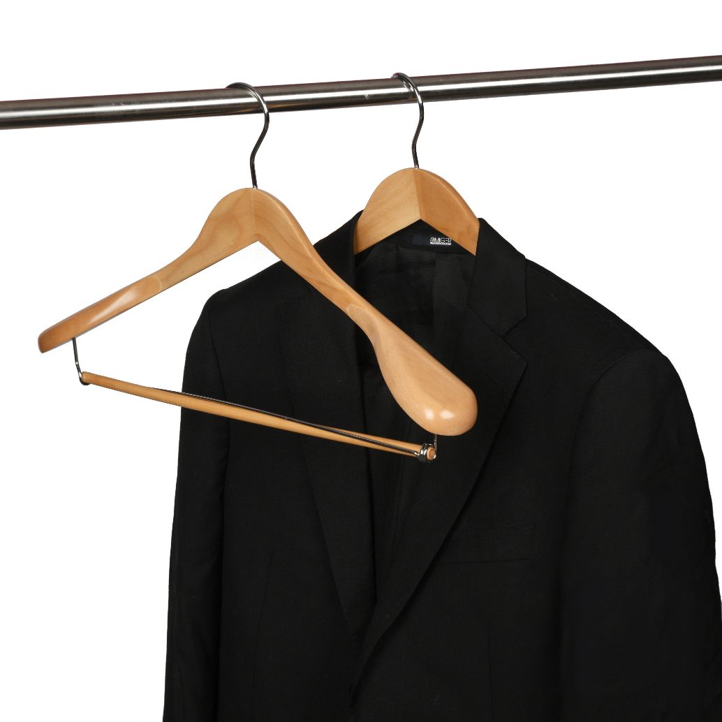 W5901 – Wide-Shoulder Curved Wooden Suit Hanger with Locking Bar – 17.3" – Natural / Chrome Hook